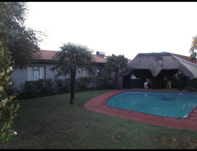 8 BEDROOM HOUSE FOR SALE IN SONLAND PARK
